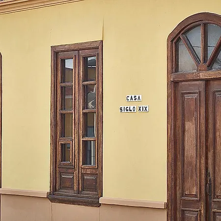 Antigua Escuela De 1840 Holiday home *